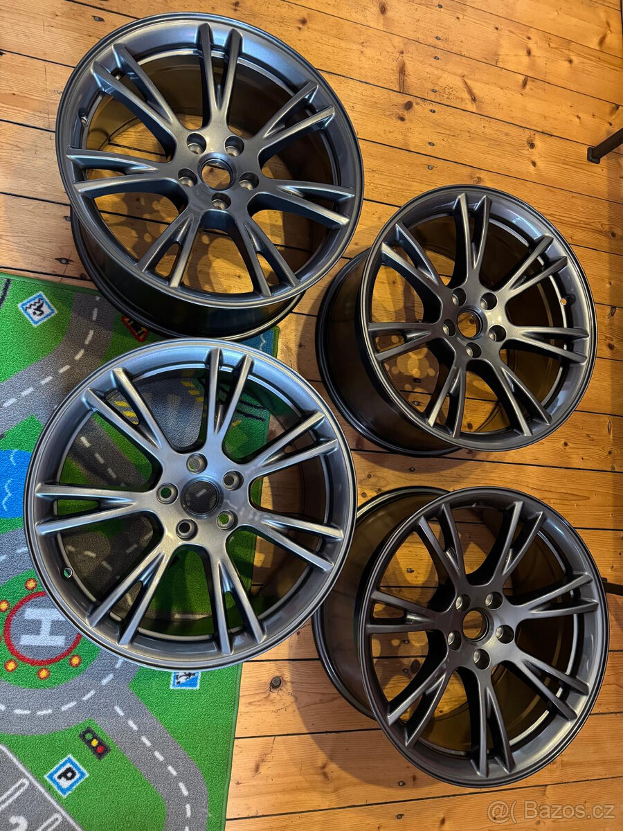 Original Tesla model Y - kola Gemini R19 - Nové
