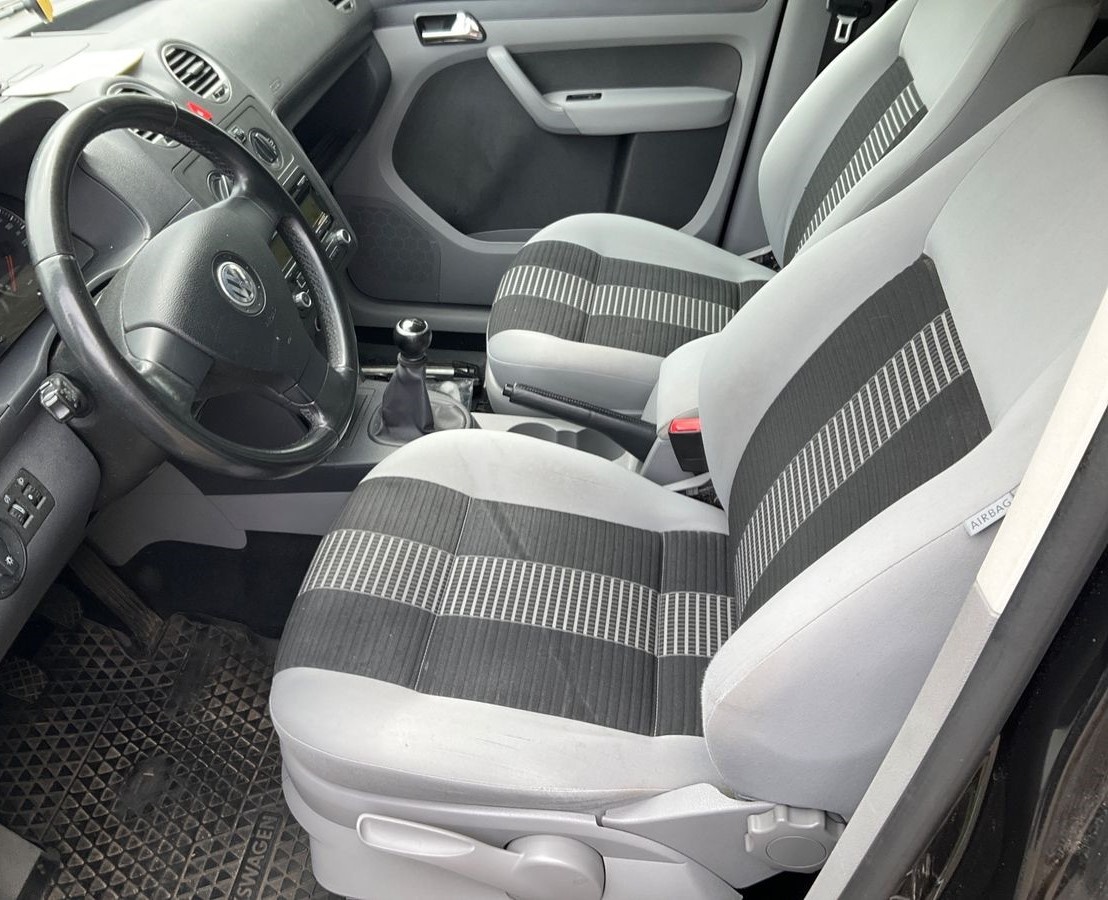 Volkswagen Caddy 1.6 MPi 75KW STYLE 7-MÍST TAŽNÉ VYHŘ .SEDAD