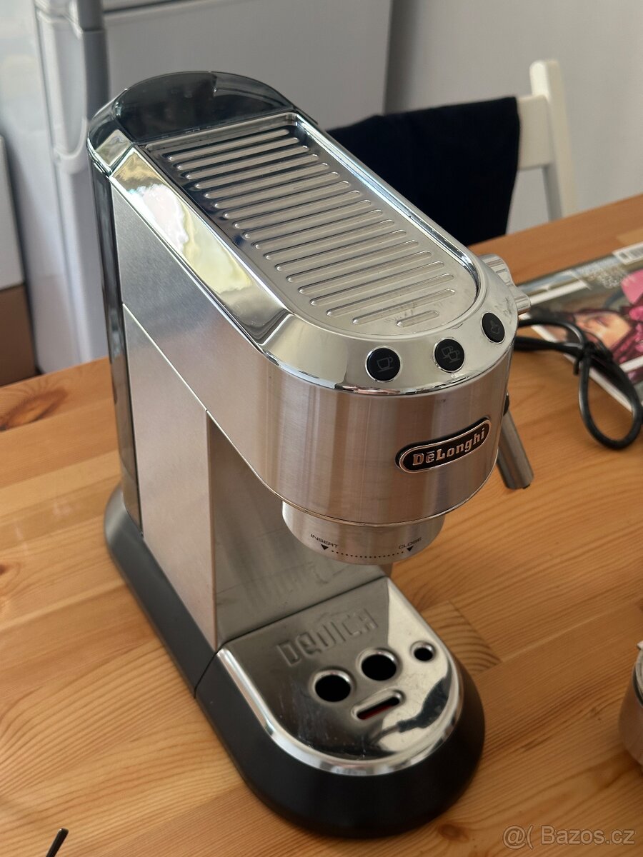 Kávovar Delonghi Dedica EC 685.M