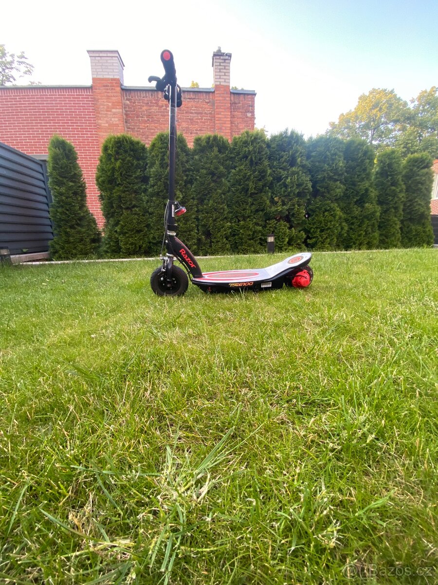 Elektrická koloběžka razor