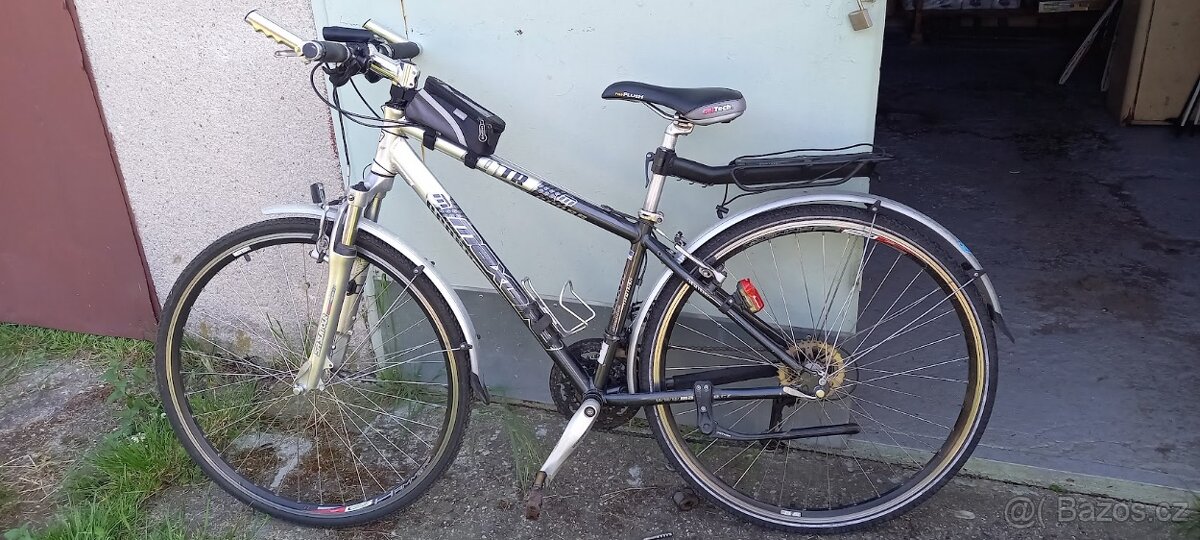 Dámské trekingové kolo, 16“, Shimano DEORE vč. příslušenství