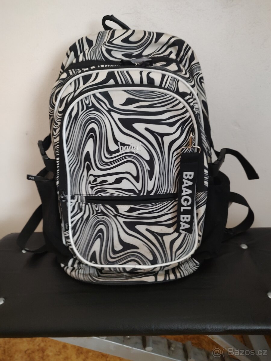 Školní batoh, zebra.