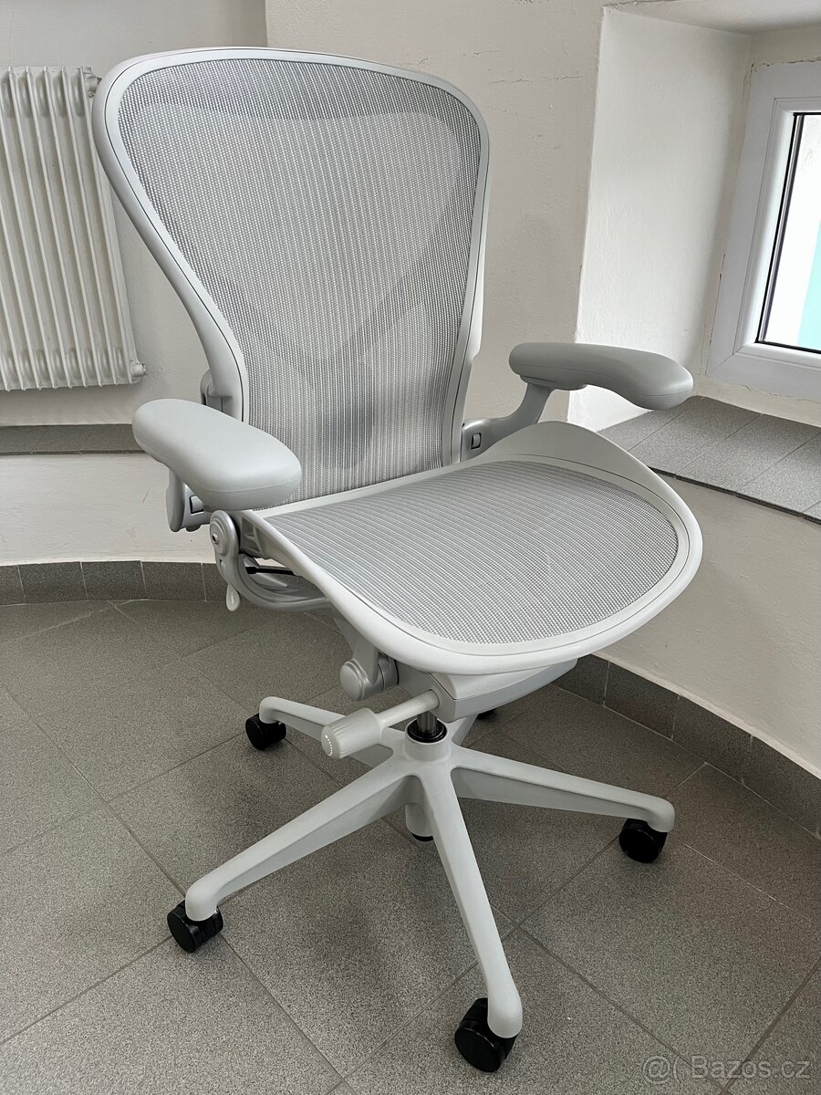 kancelářská židle Herman Miller Aeron Mineral
