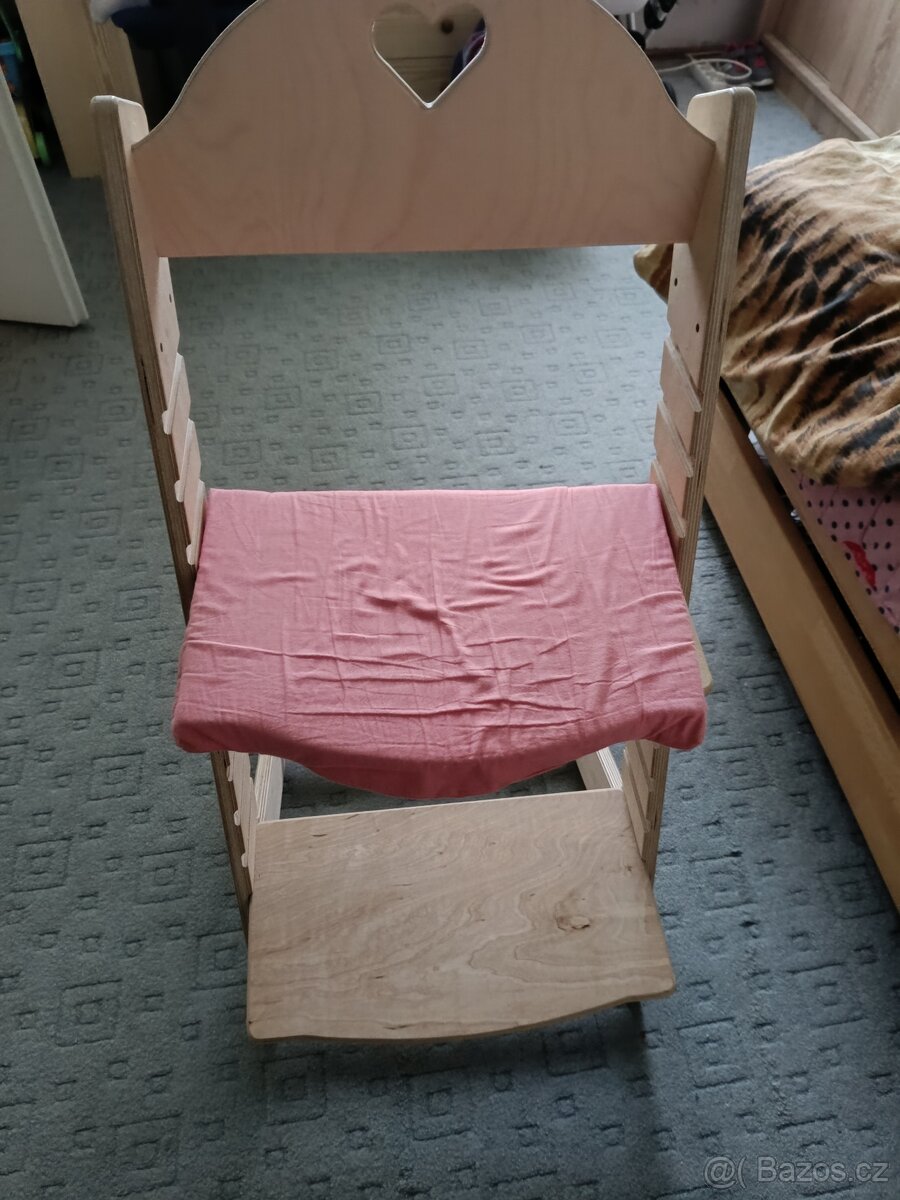 Rostoucí židle