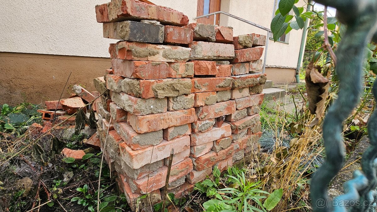 Cihly asi 120 kusů