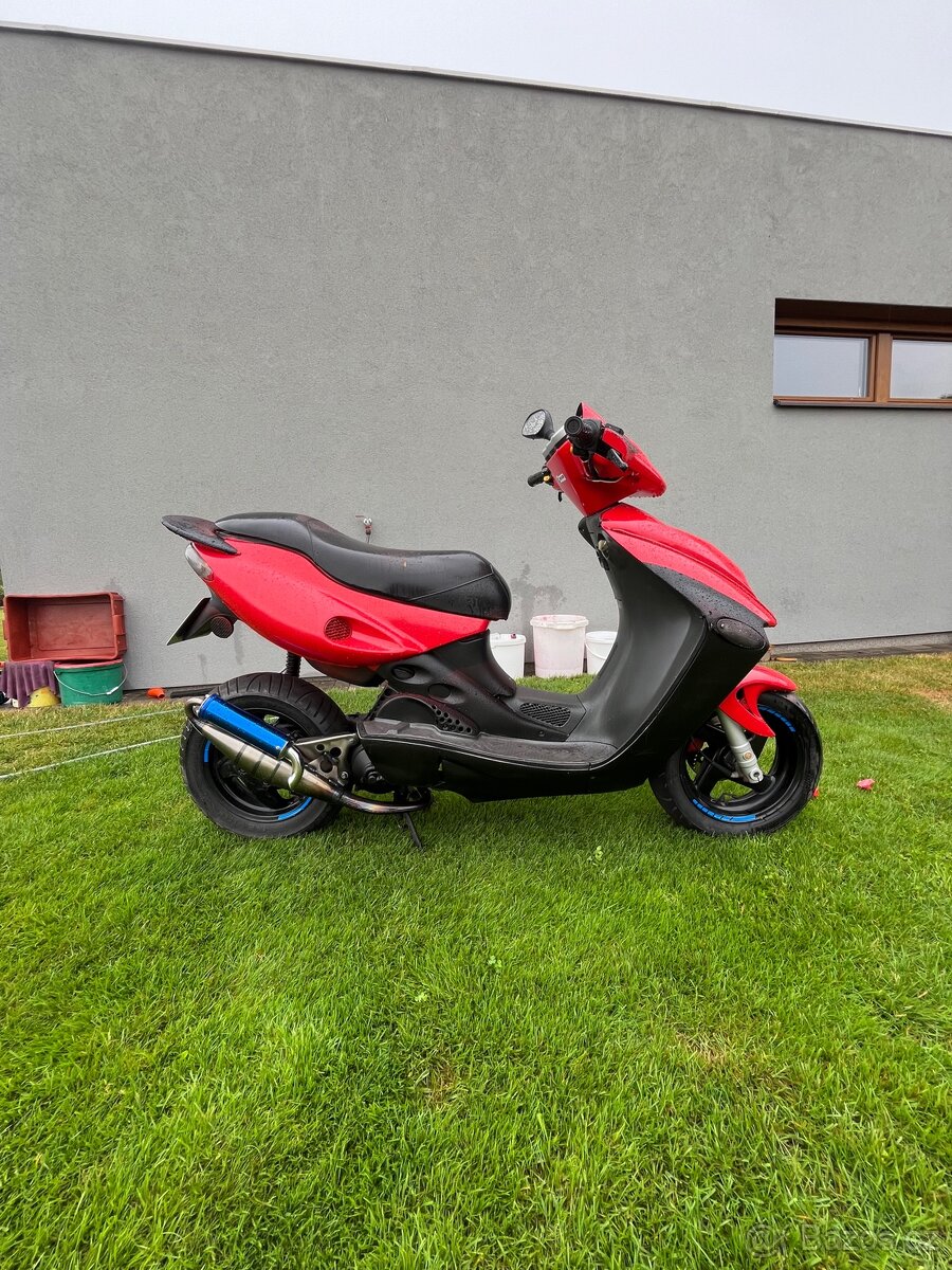 Malaguti f 15 skútr
