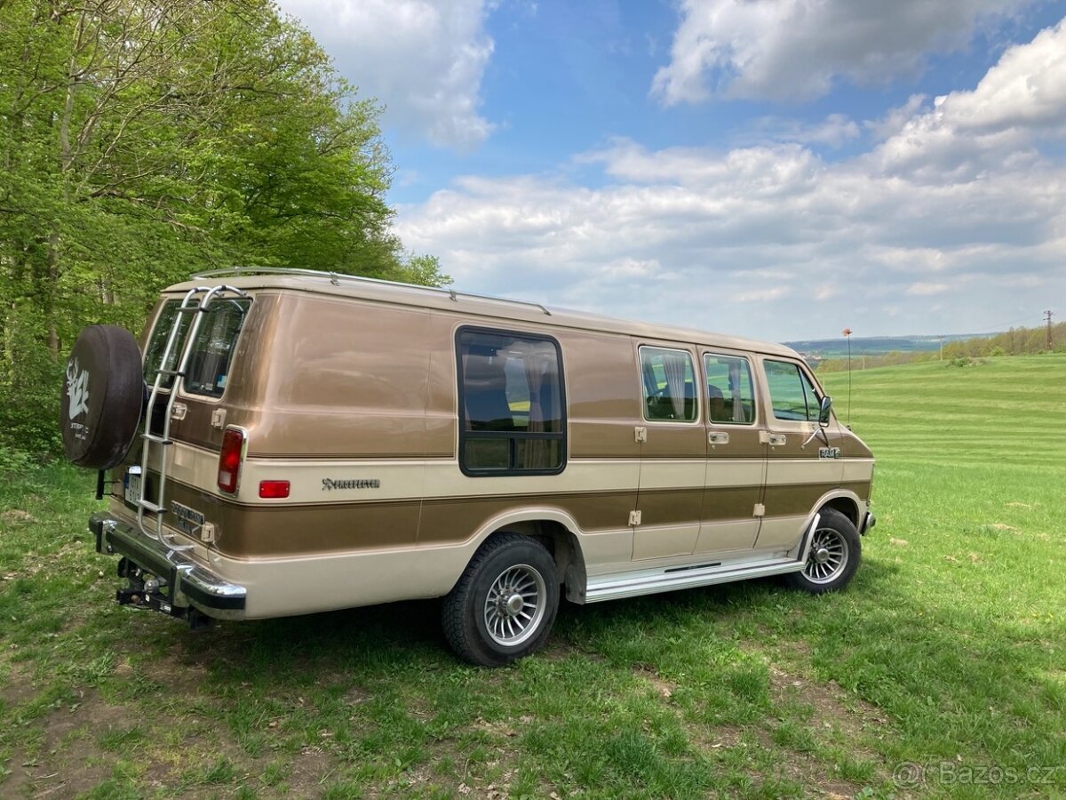Dodge RAM 350 5.9L V8 1984, vynikající původní stav