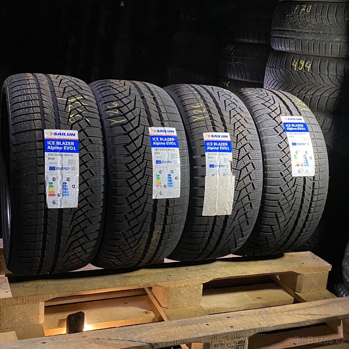 NOVÉ Zimní pneu 255/35 R19 96V XL Sailun