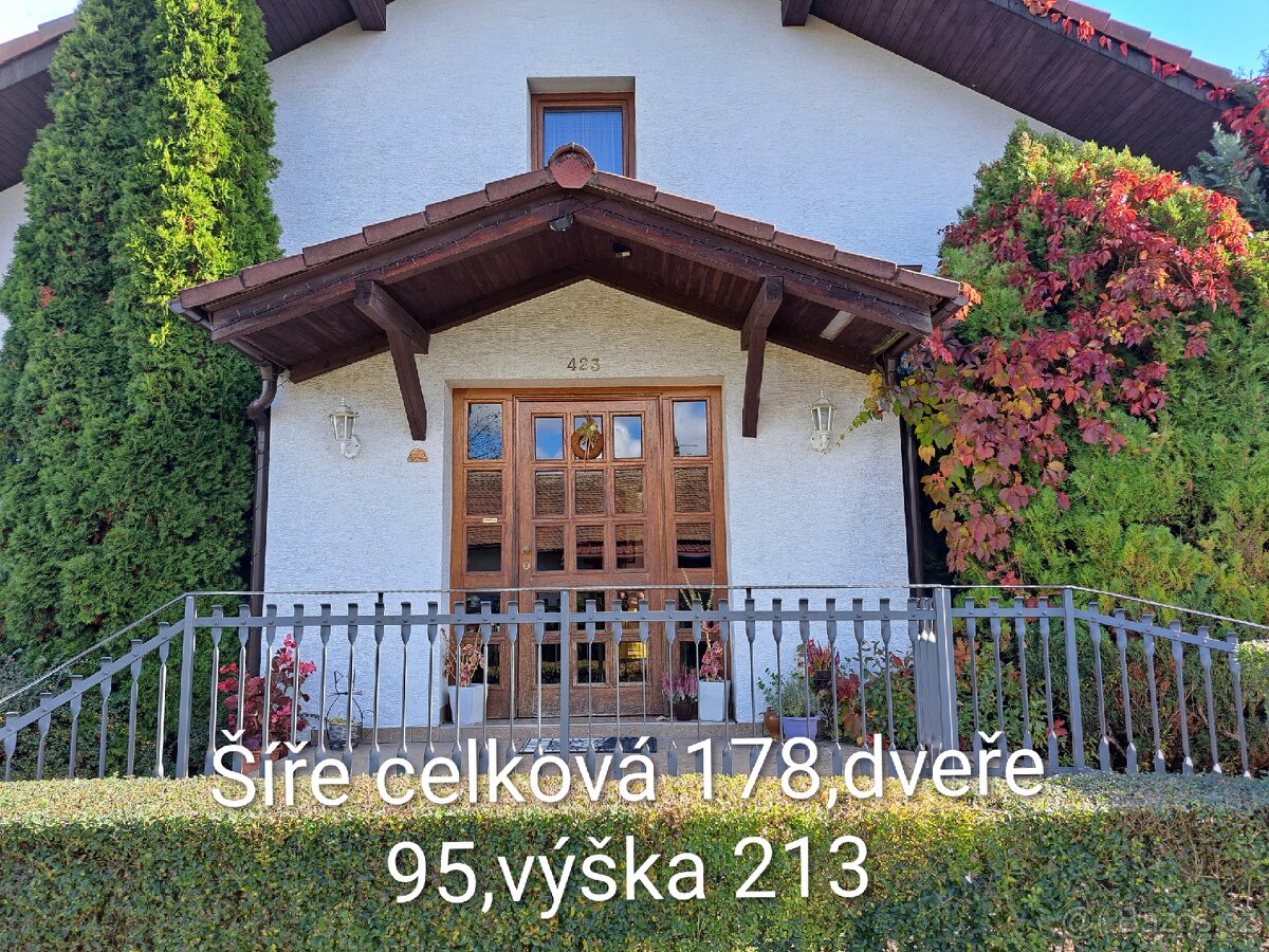 Prodám vchodové dubové masiv dveře-stěna