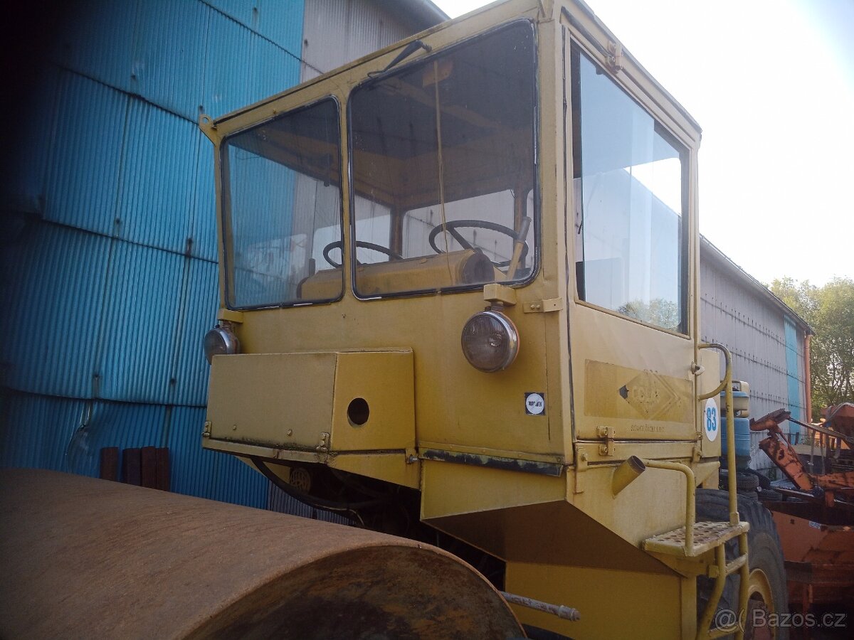 Vibrační válec VV 110