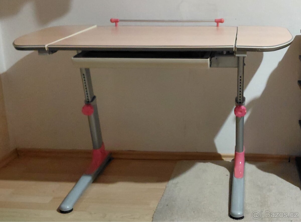 Rostoucí stůl