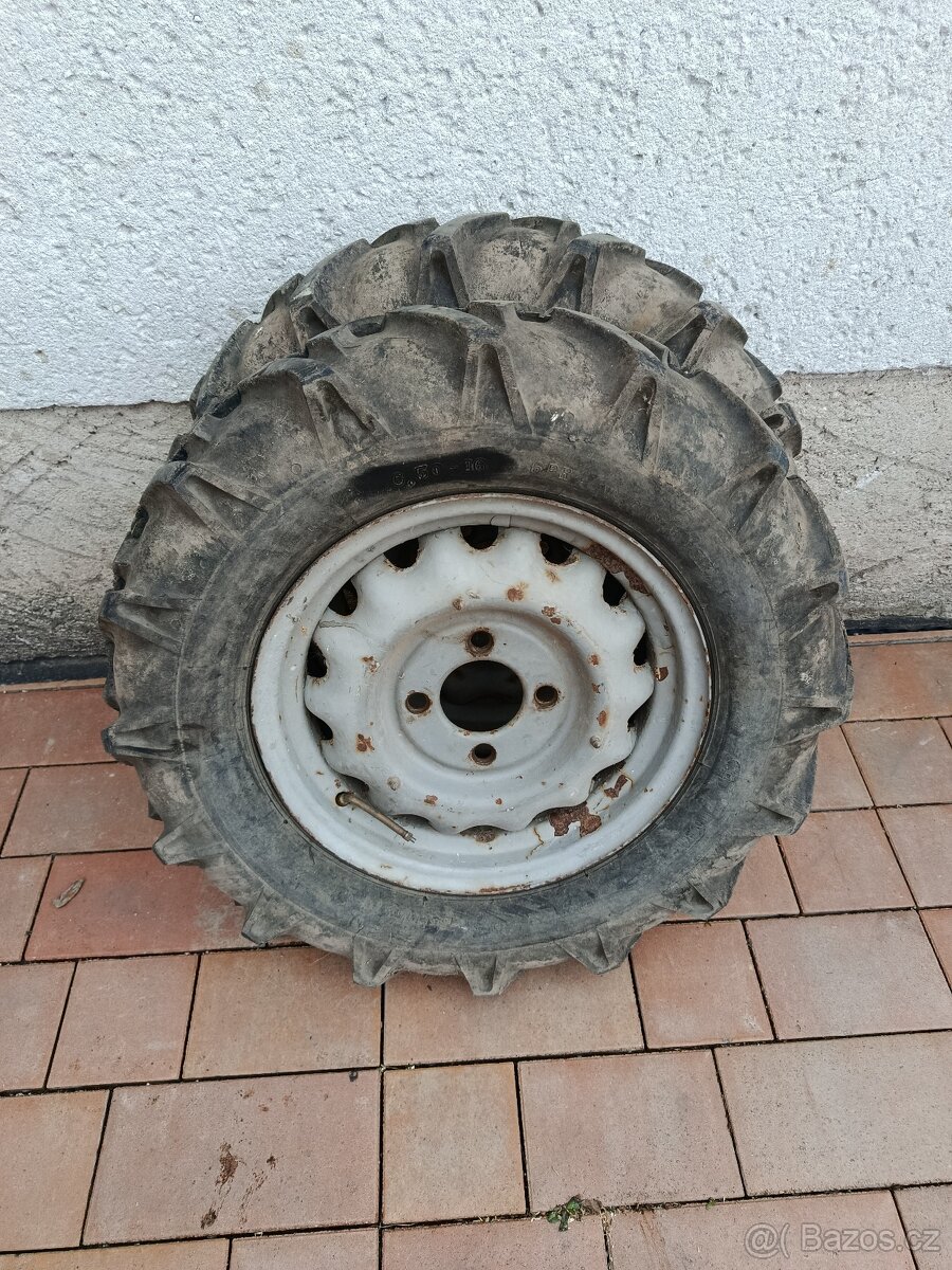 šípová kola na traktůrek