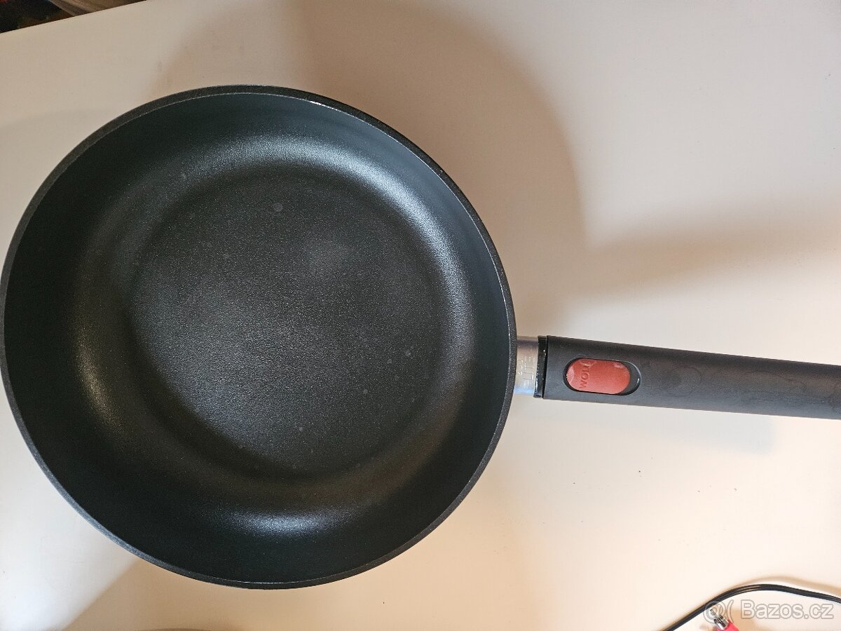 Neprilnava panev WOLL