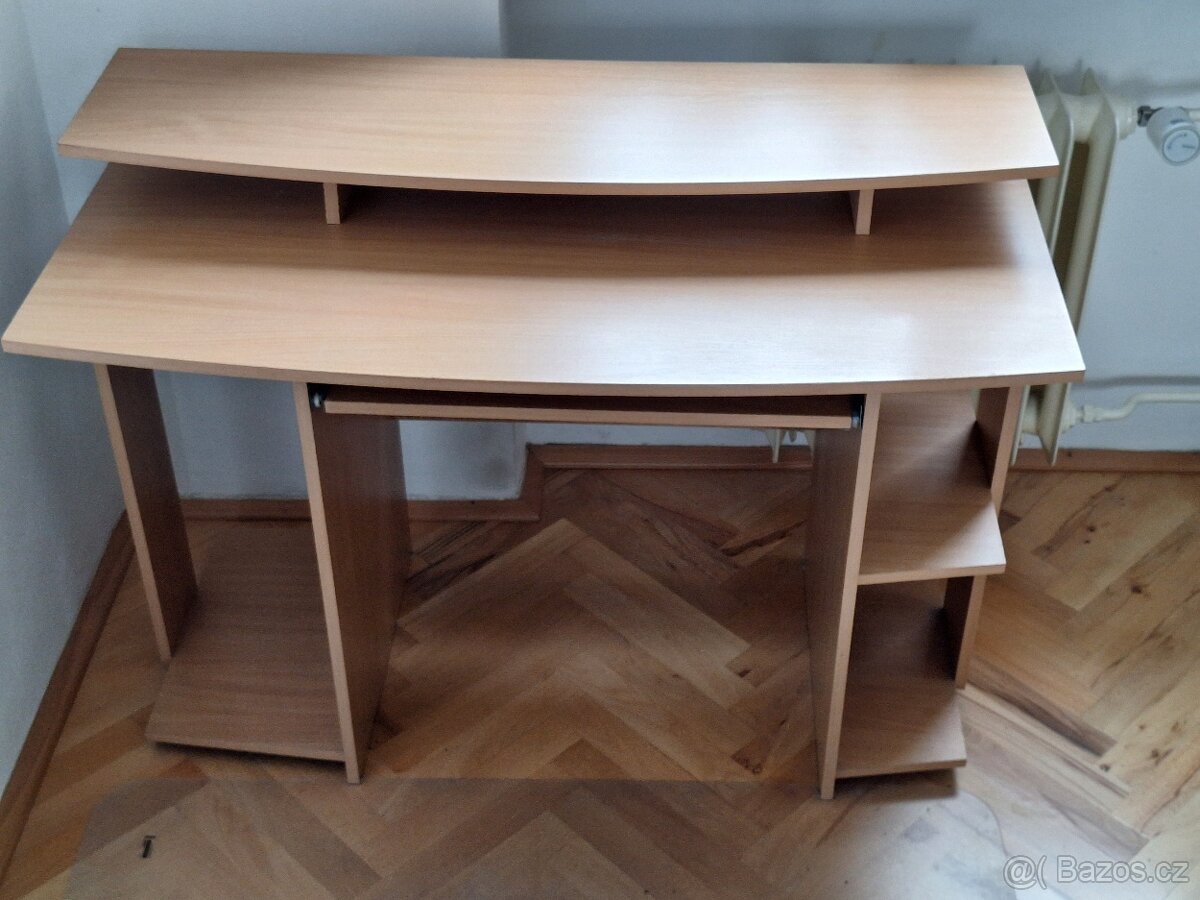 Pracovní PC stůl s výsuvem pro klávesnici