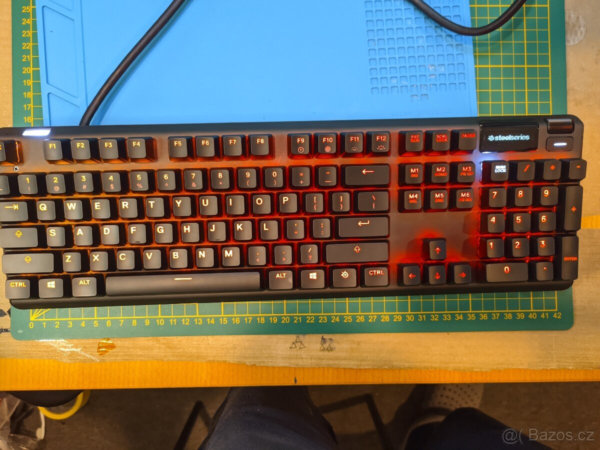 herní klávesnice s pevnou konstrukci Steelseries Apex 7