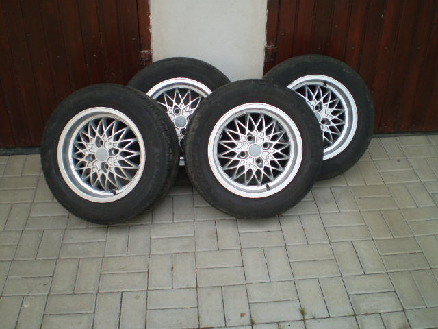 Hliníková límcová kola . EXIP 4x11- pneu Michelin 195/65R15