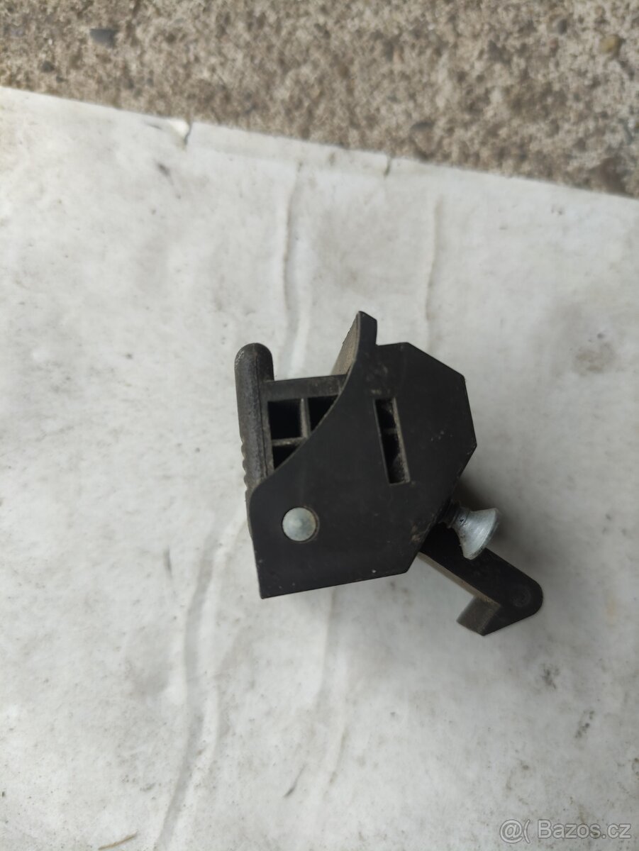 Otevírací mechanizmus škoda favorit