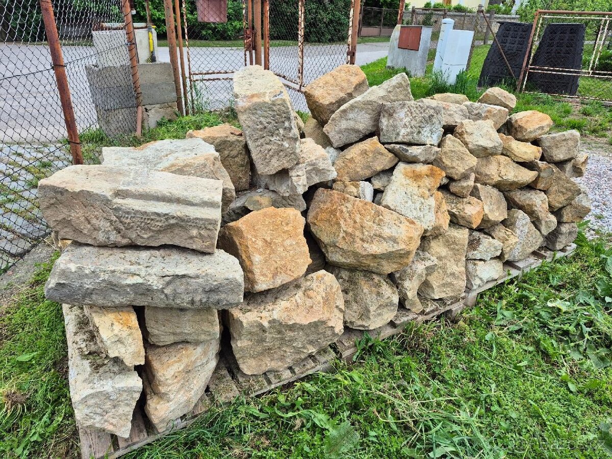 Pískovcové kameny/ pískovec/ pískovce