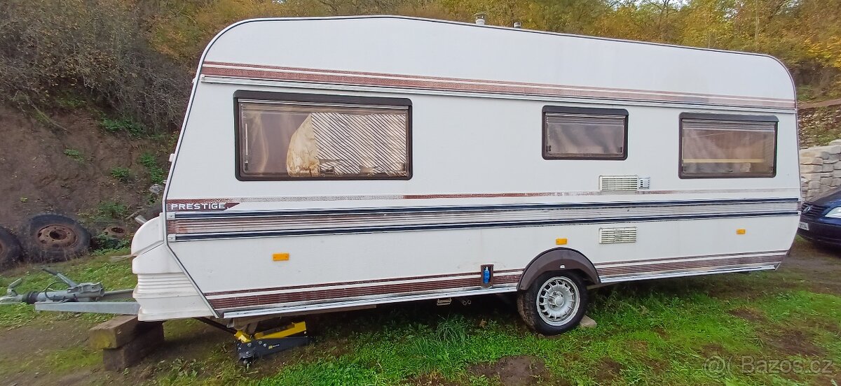 Karavan Hobby na pevné stání bez TP