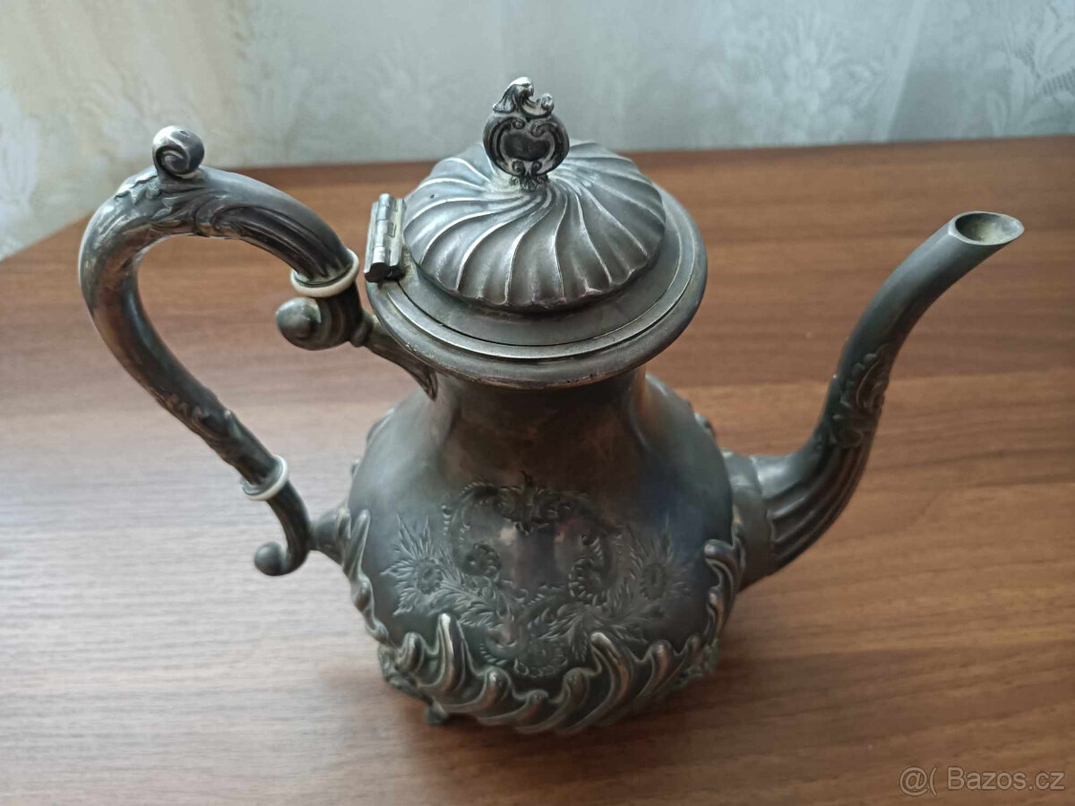 Historická konvička (stříbrná?)