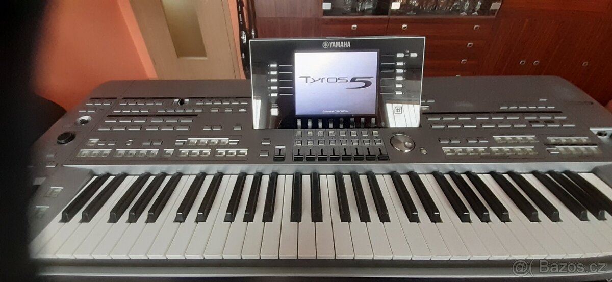 Yamaha Tyros 5