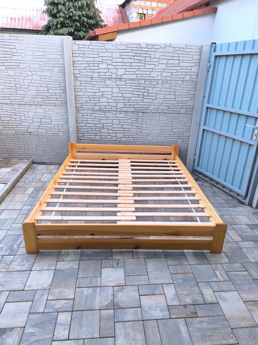 Prodám manželskou postel 180cm x 200cm