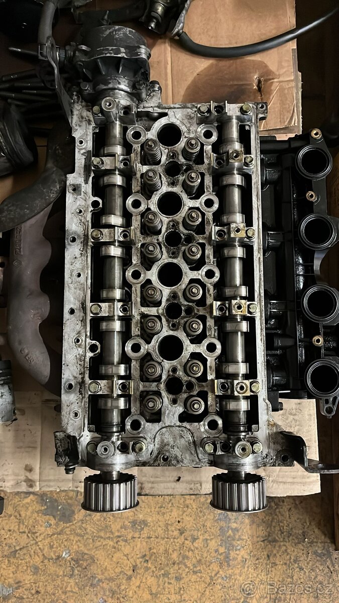 hlava motoru Renaul master 2.5dci g9u