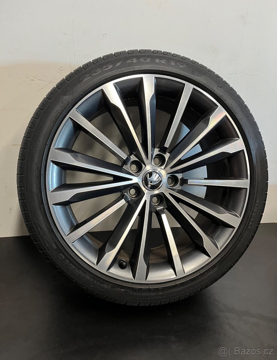 Superb R19 Trinity / Letní pneu