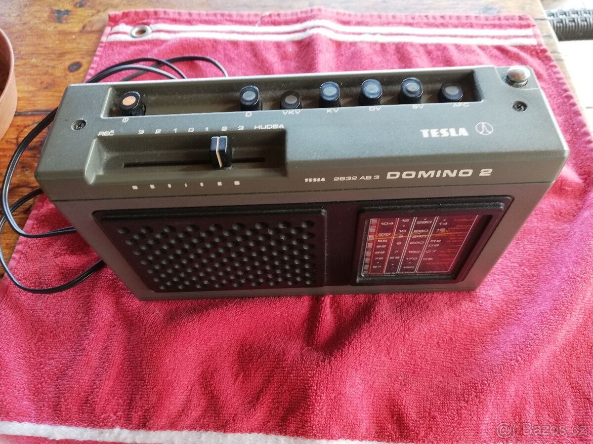 PRODÁM HISTORICKÉ RÁDIO TESLA 2832 AB 3 DOMINO 2