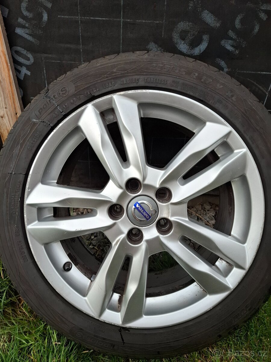 Alu kola Volvo 235/45/17 R17 + zánovní letní pneu Point S