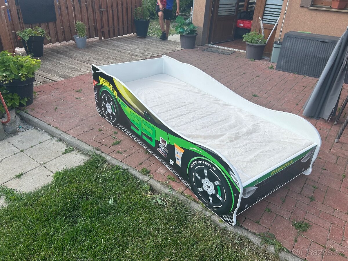 Dětská postel auto