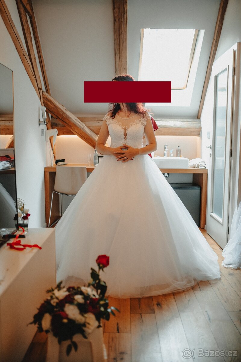 Princeznovské svatební šaty