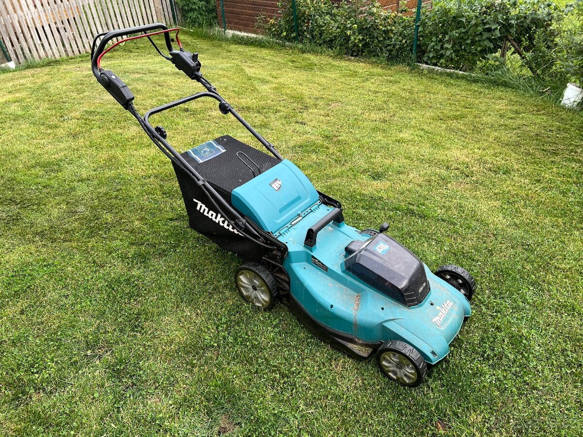 MAKITA DLM539Z akumulátorová travní sekačka s pojezdem