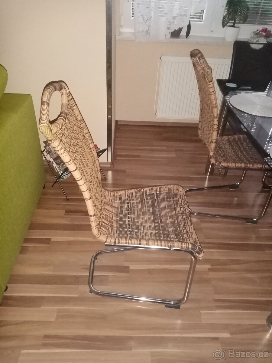 Prodám čtyři jídelní židle.