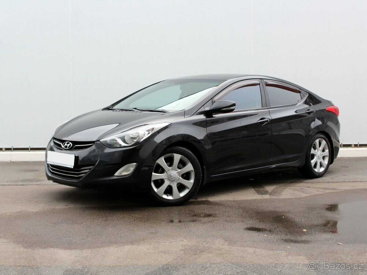 Pronájem Hyundai Elantra 3000 Kč/týden (bez kauce)