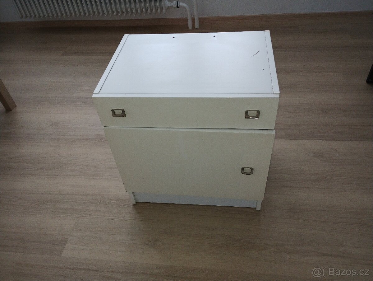 Skříňka
