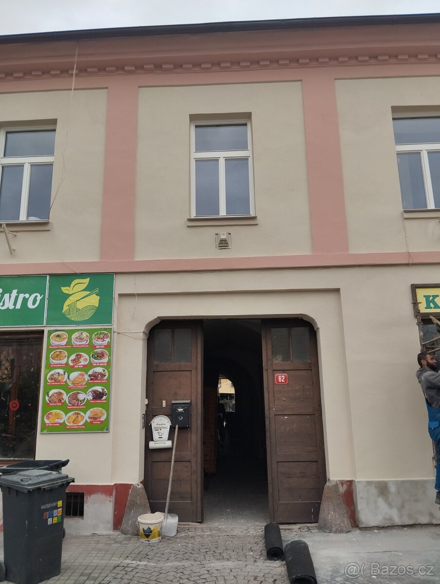 Pronajmu prostory na vánoční stromky