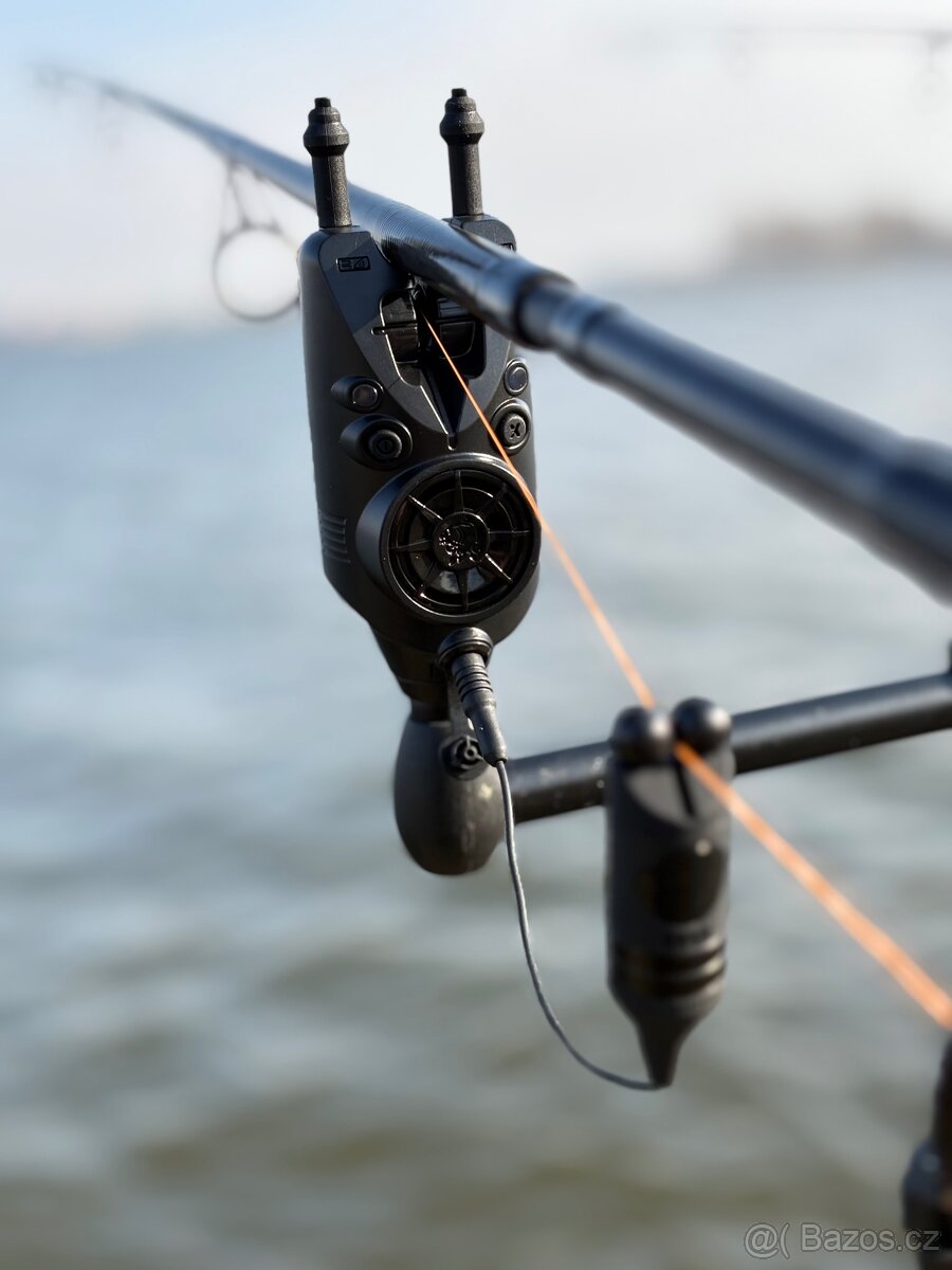 Nash siren r4 2+1 +night glo bobbin