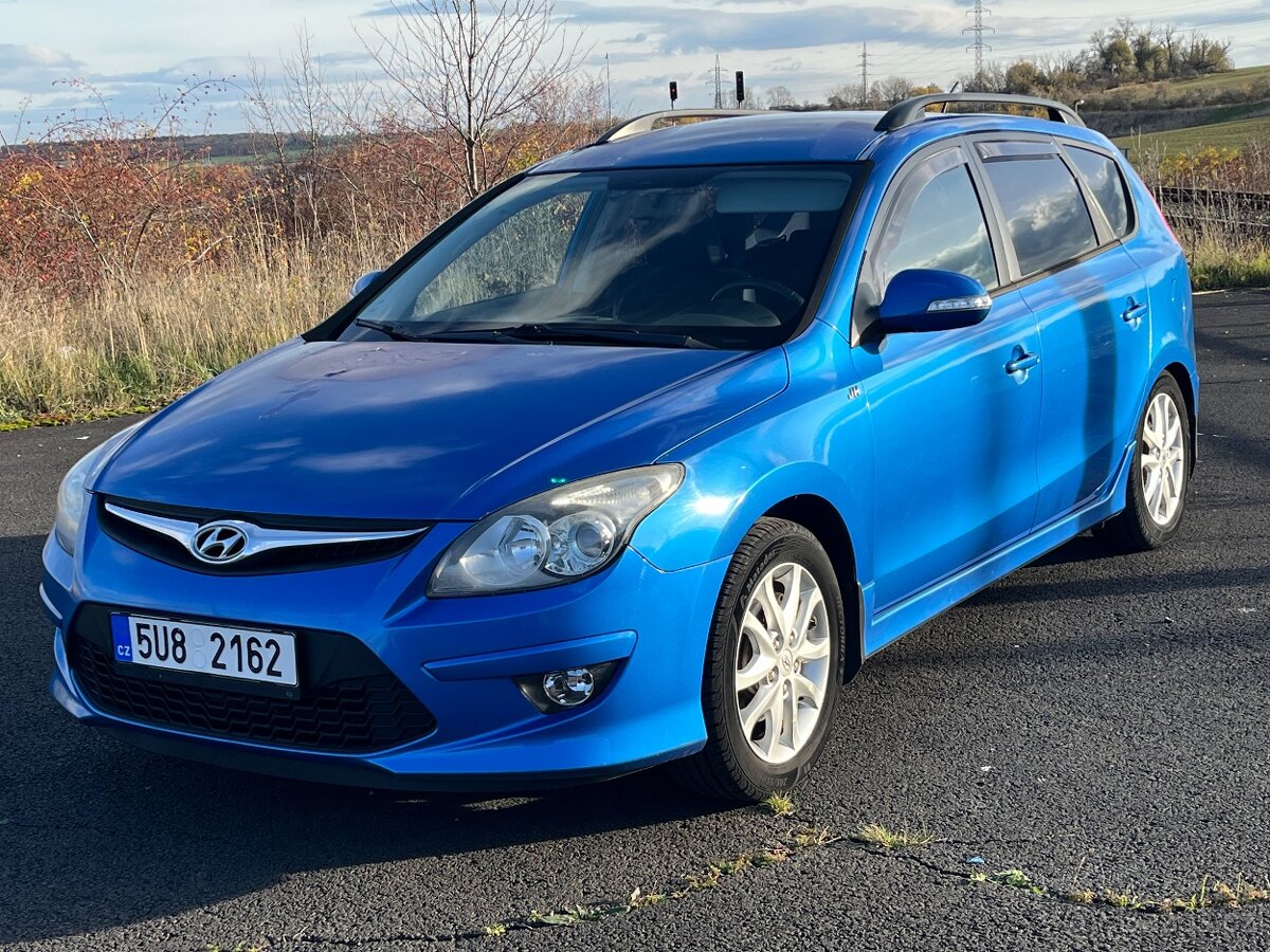 Hyundai I30cw 1,6i 92kw VYHŘÍVANÁ SEDADLA