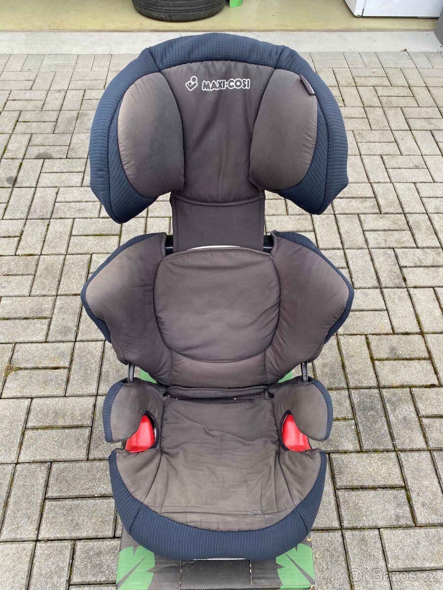 Maxi-Cosi autosedačka 15–36 kg – ISOFIX, pěkný stav