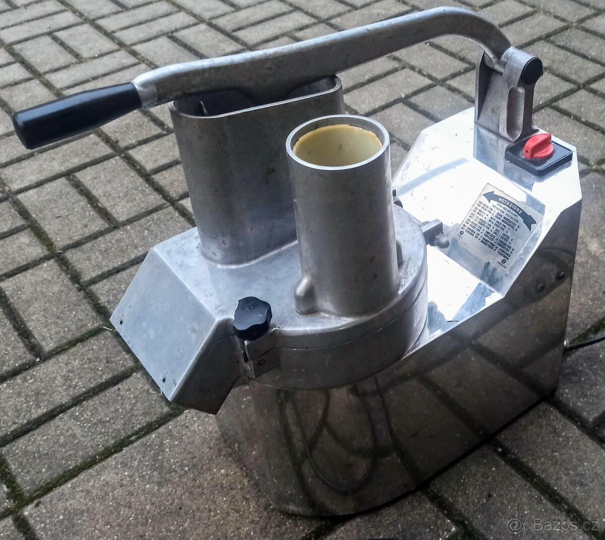 Krouhač, plátkovač zeleniny a sýrů