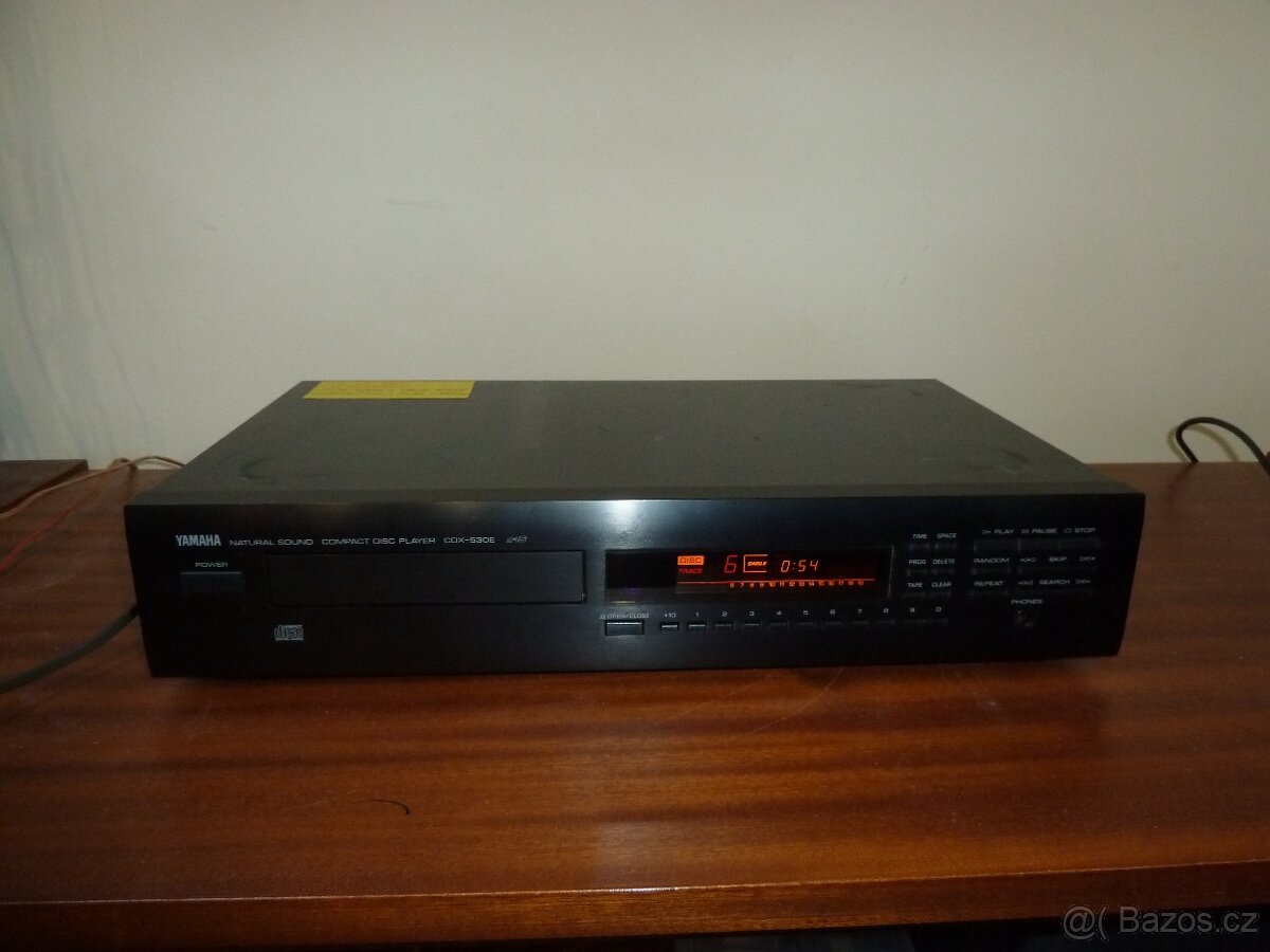 Nabízím CD přehrávač Yamaha CDX-530E. Plně funkční. Nejde o