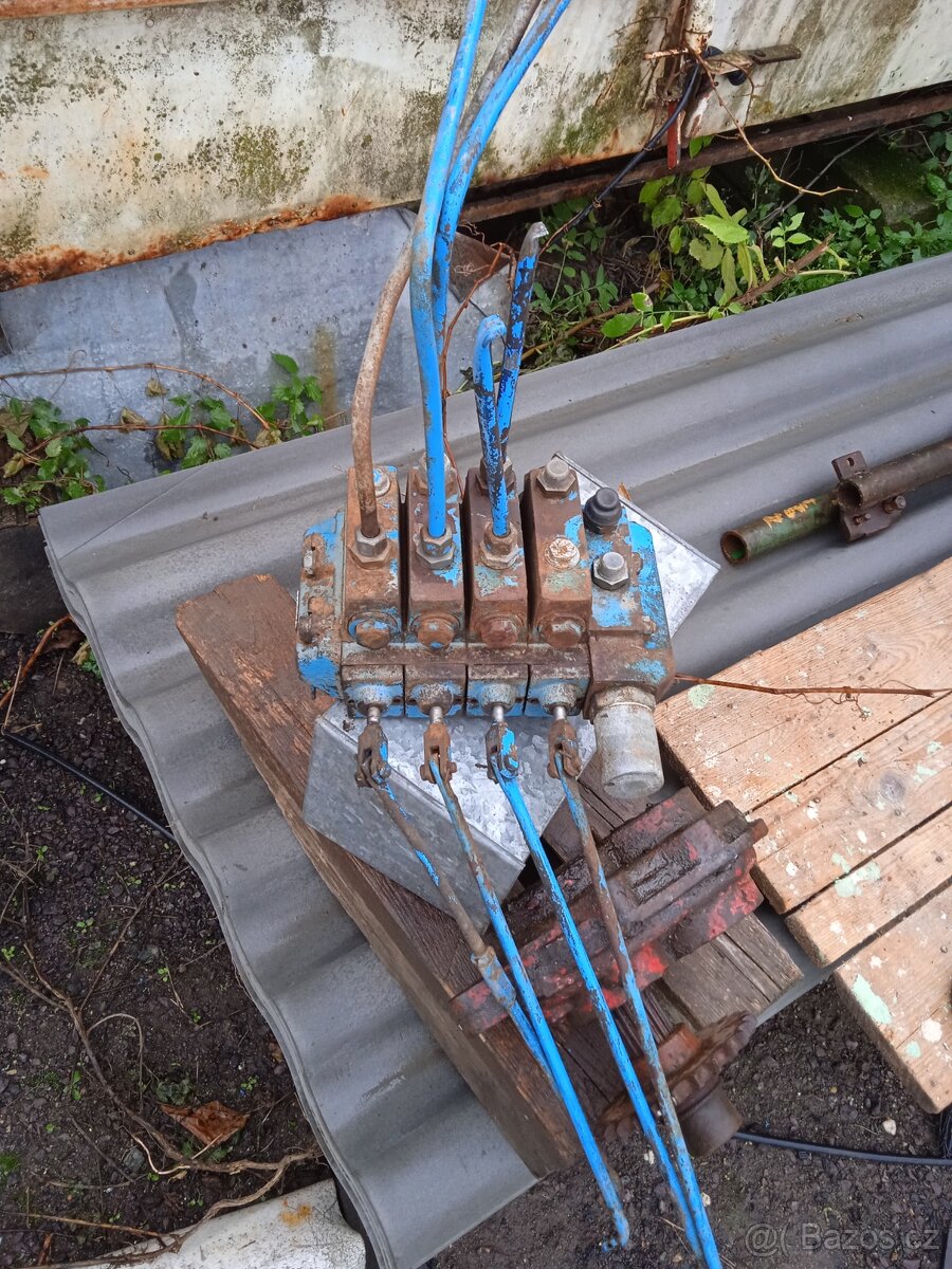 rozvaděč pístnice portál Zetor Crystal