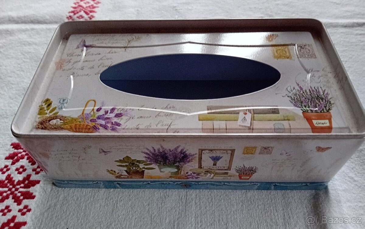 Box plechový na kapesníky nový