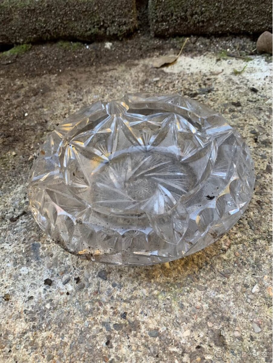 Broušené sklo a váza