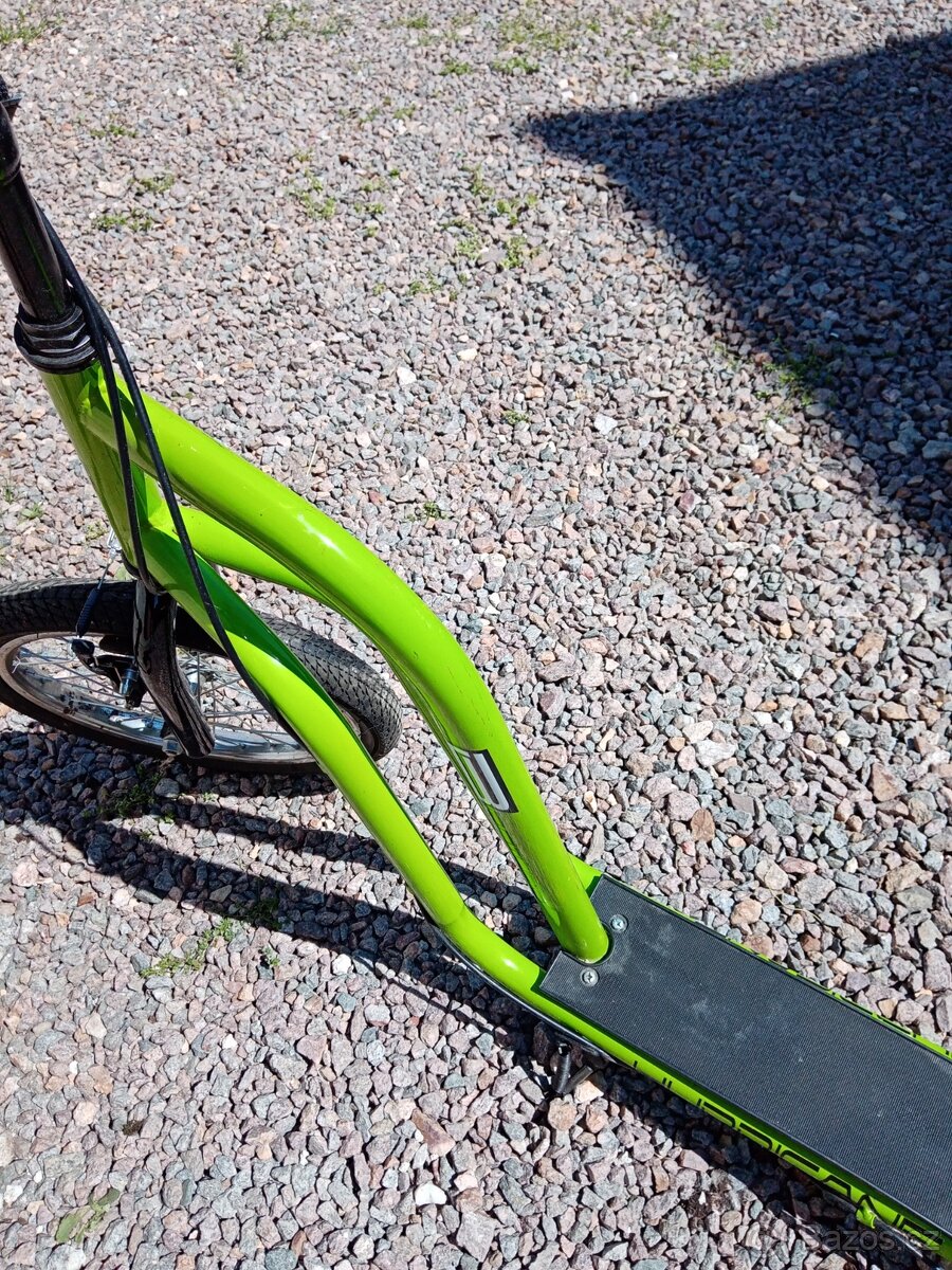 Koloběžka 16/12" ACRA Hurricane zelená