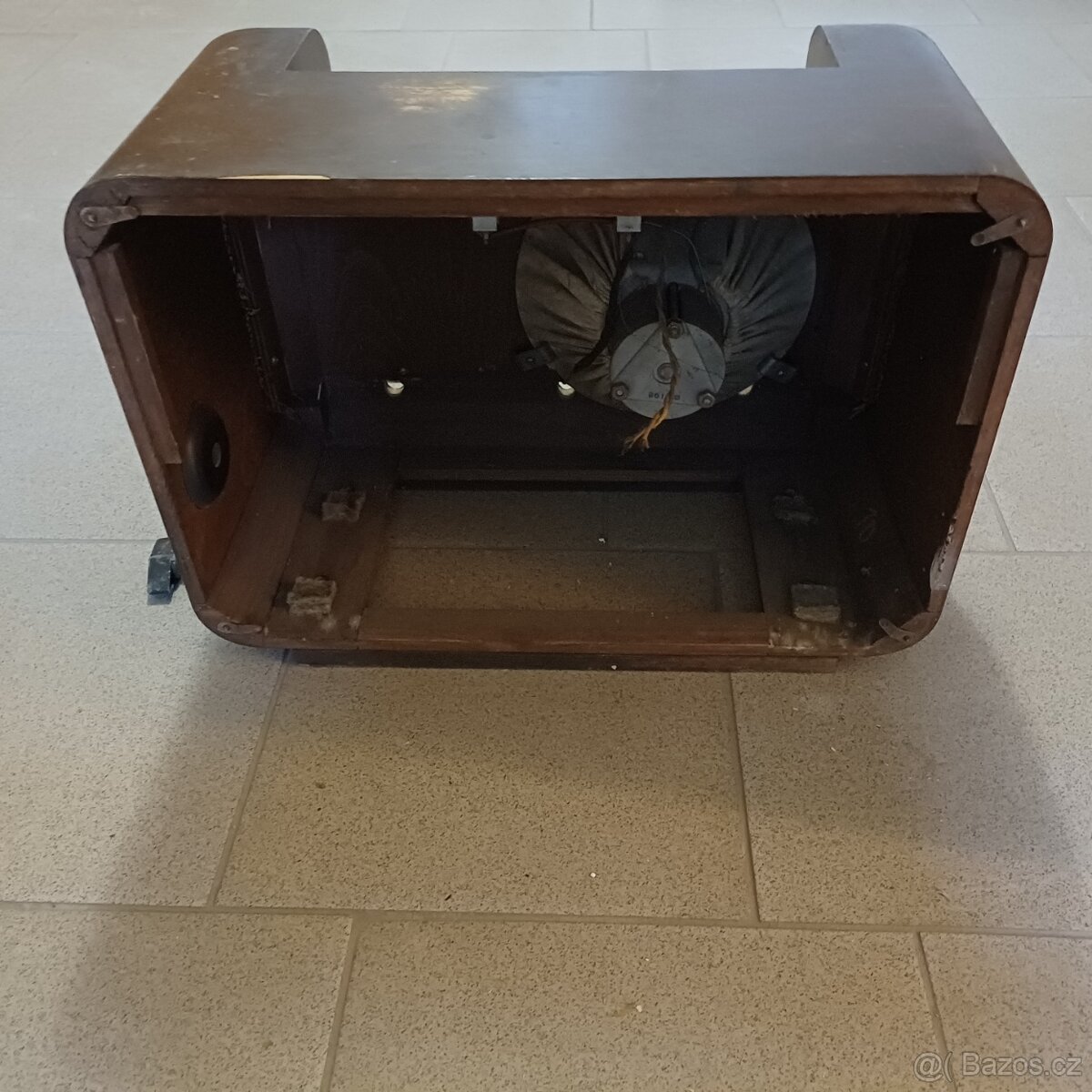 Prodám retro skřín stolního rádia