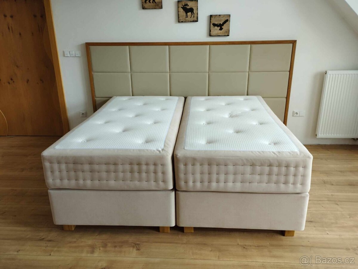 Masivní čalouněná postel včetně matrací a topperu