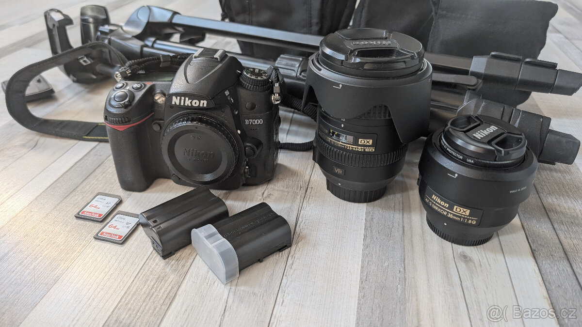 Nikon D7000 + 18-200mm 3.5-5.6 + 35mm 1.8 + příslušenství