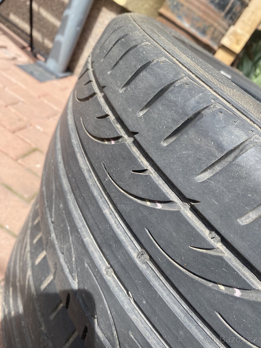 Pneu 235/45ZR18 letní